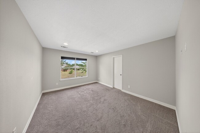 Building Photo - 7243 River Pines Dr