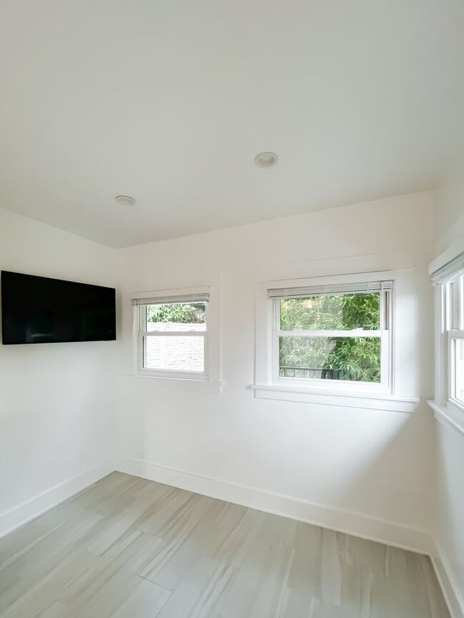 Building Photo - Unbelievable Stand-Alone 2-Bedroom House in Prime West Hollywood Hills