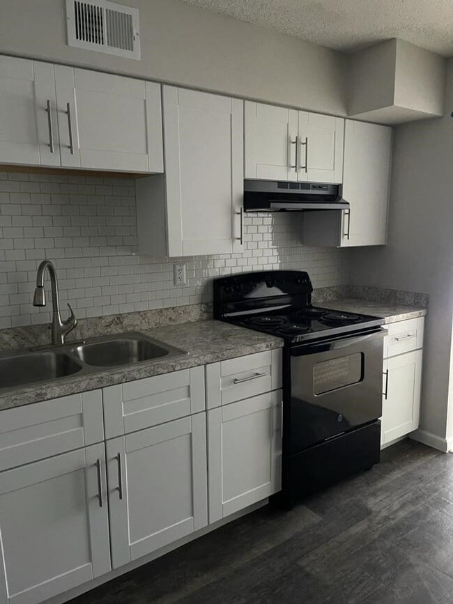 Interior Photo - Uptown 22