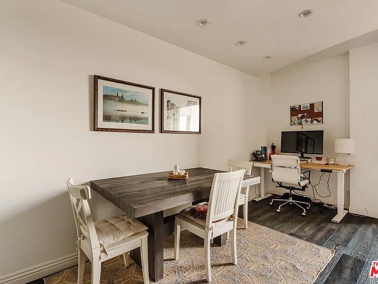Building Photo - 321 S San Vicente Blvd