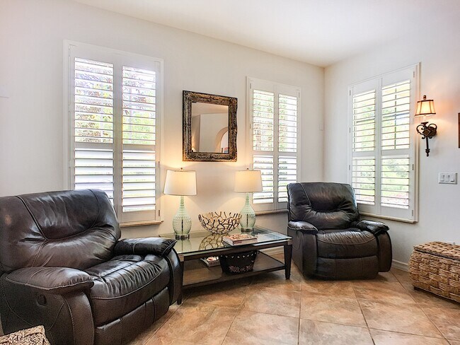 Building Photo - Gorgeous 4-Bedroom, 3-Bathroom Town Home w...