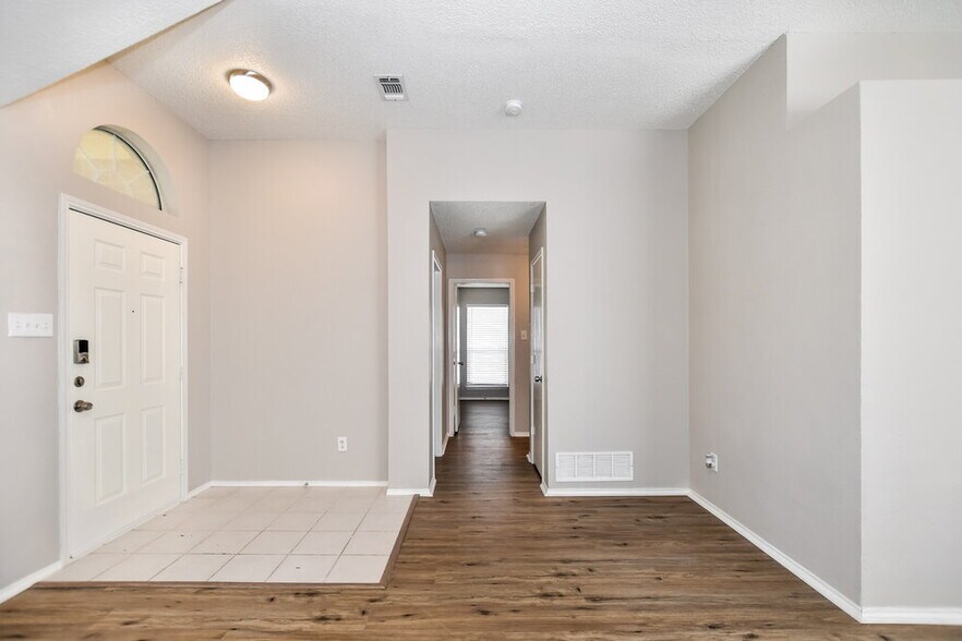 Building Photo - 2632 Bent Brook Dr