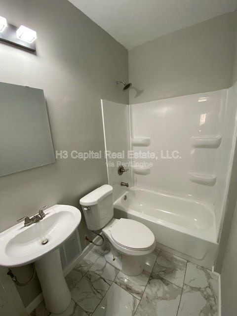 Building Photo - 2449 Cleveland Blvd