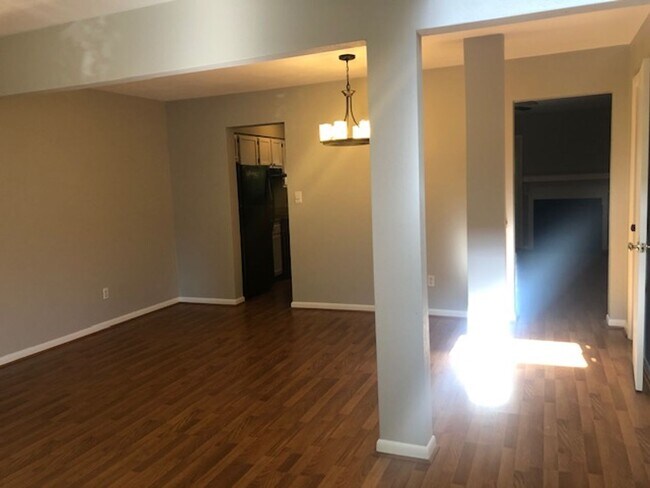 Building Photo - 2312 Merl Cir