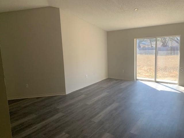 Building Photo - 3004 Summer House Dr