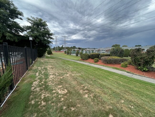 Building Photo - 9 Rosewood Dr