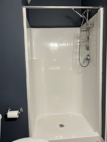 Shower - 106 Caty Ln