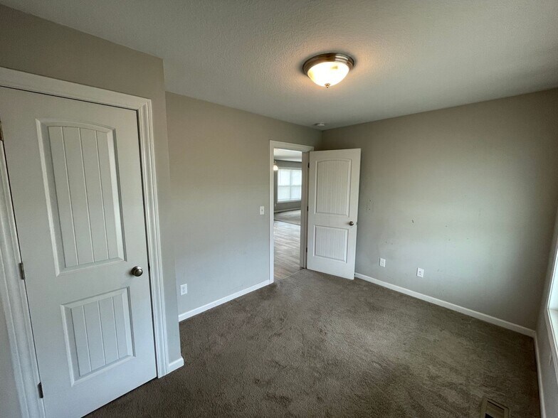 Building Photo - 15266 Delphinium Pl