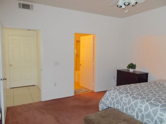 Building Photo - Beautifully Maintained Fully Furnished Hom...