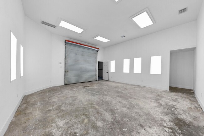 Building Photo - 3138 Reed Rd