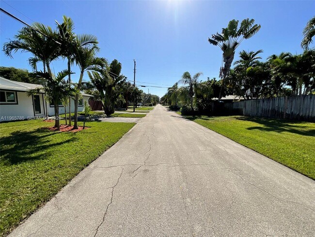 Building Photo - 2308 NW 3rd Ave