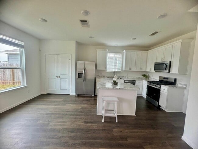 Building Photo - 21510 Austell Pond Dr