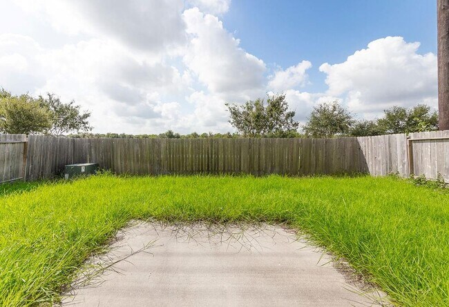 Building Photo - 2923 Palm Oaks Trail