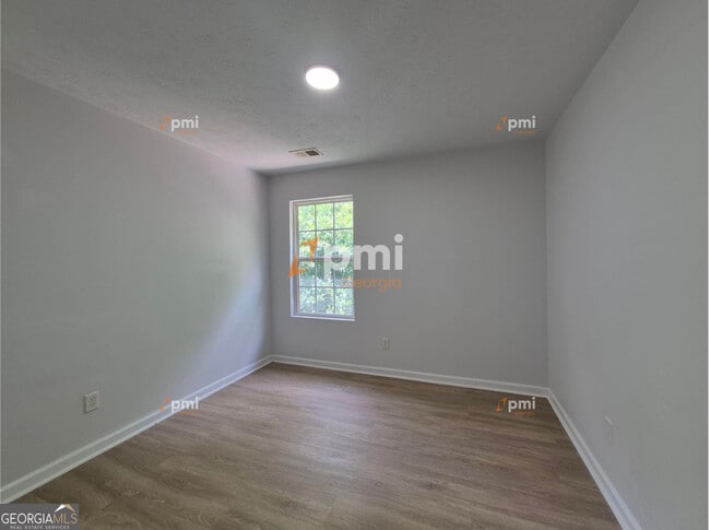 Building Photo - 304 Klinetop Dr