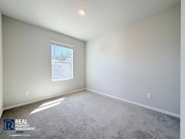 Building Photo - Brand-New 3BR Town Home Near JBLM | Bonus Loft, 2-Car Garage & Modern Finishes