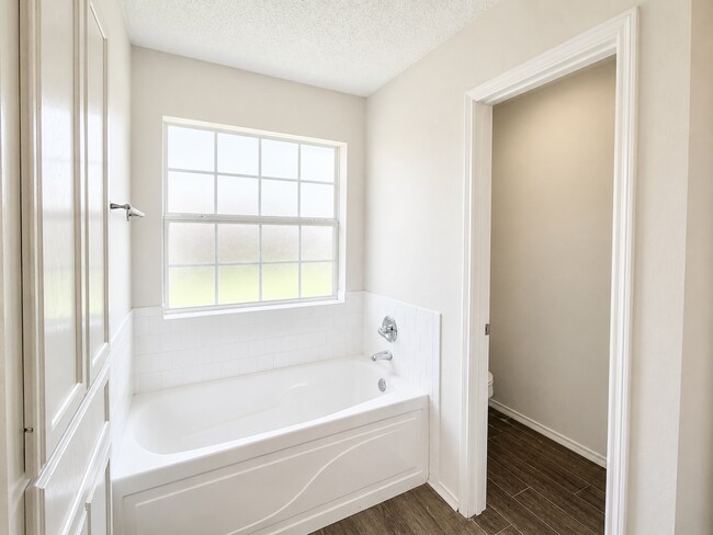 Building Photo - 4302 Pinon Ridge Dr