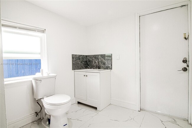 Building Photo - 5601 SW 38th St