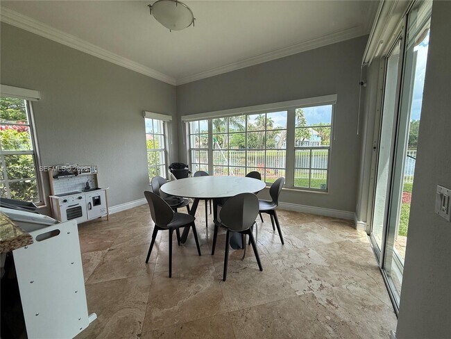 Building Photo - 1070 Capistrano