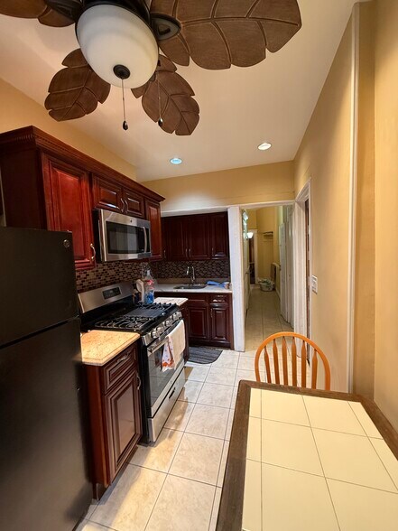 Kitchen - 650 54th St