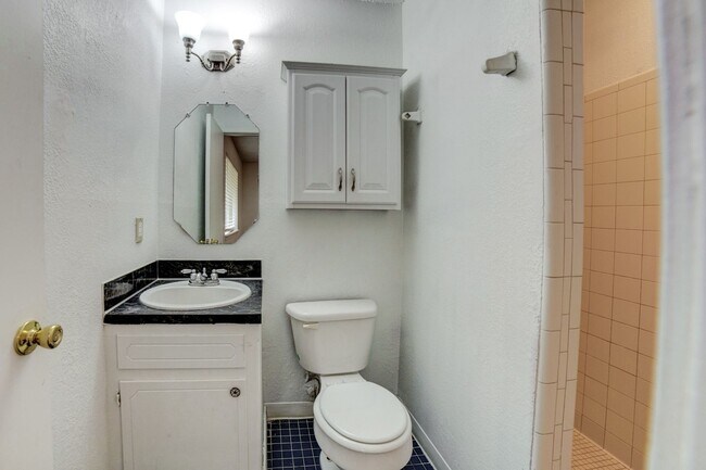 Building Photo - 4 Bed | 2 Bath | Broken Arrow | October