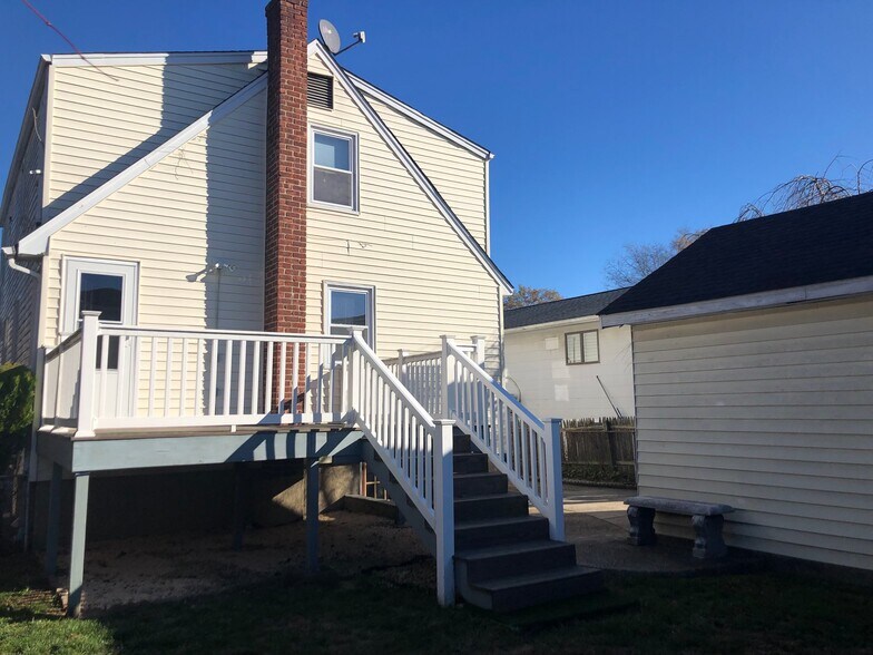 Building Photo - 9 Graywood Rd