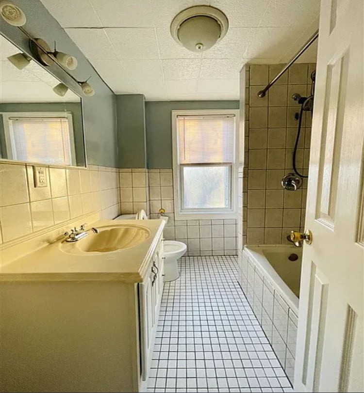 Bathroom - 487 Mercer St