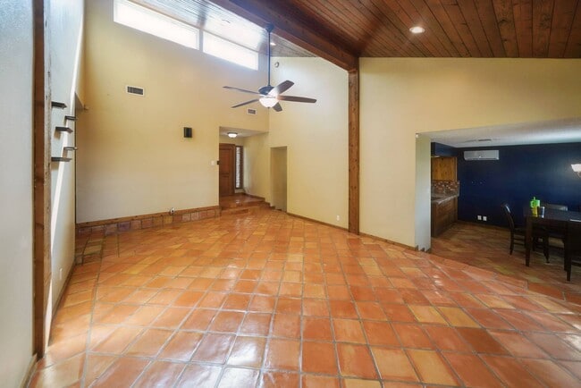 Building Photo - Charming and Centrally Located Home Now Available with Inground Pool. Realtor Commmission:$750