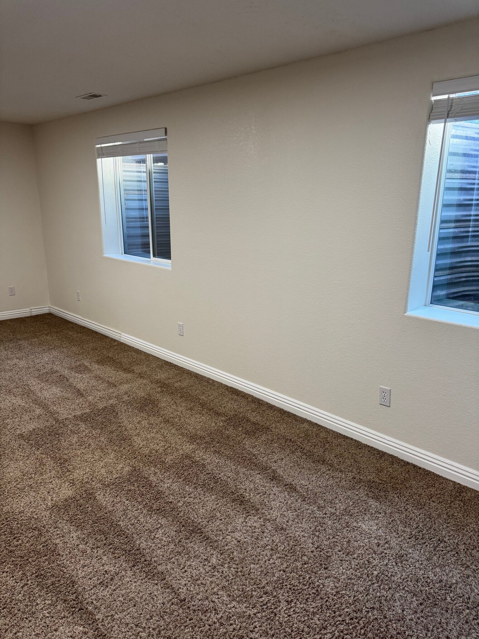 Building Photo - 1117 E 200 S