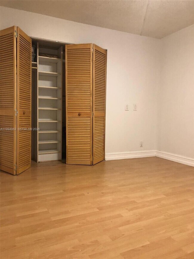 Building Photo - 404 NW 68th Ave