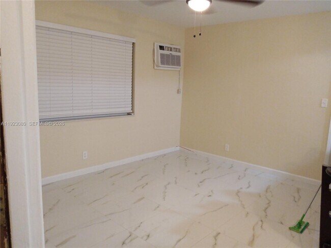 Building Photo - 5861 NE 18th Ave