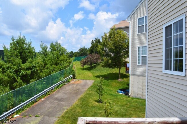 Building Photo - 297 Winding Hill Dr
