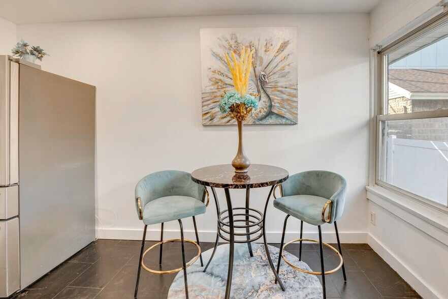 Building Photo - 318 Meeker Ave