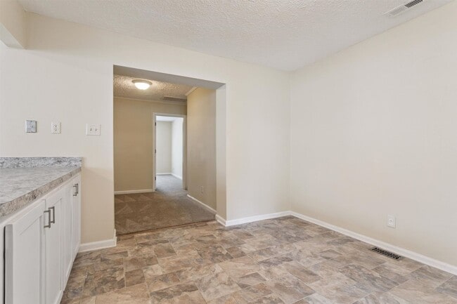 Building Photo - 4BR | 2 Full Baths | Downtown Newport News