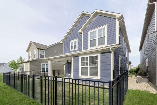 Building Photo - Beautiful Three Bedroom in Carmel!