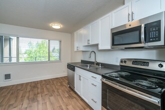 Building Photo - Uptown 7