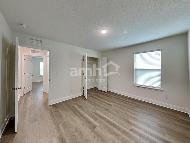 Building Photo - 11655 Hillside Dr