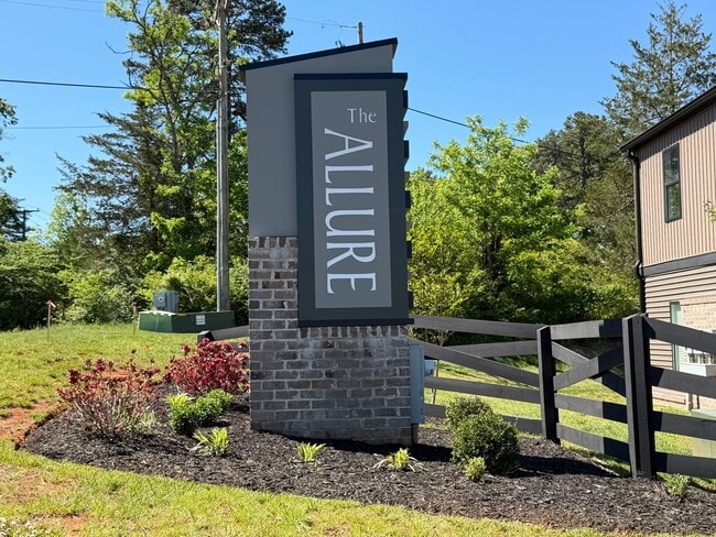 Building Photo - 32 Allure Dr