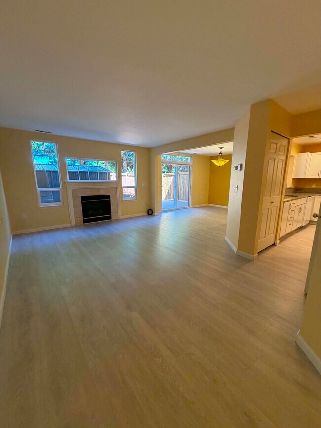 Building Photo - 6634 Millstone Ln SE