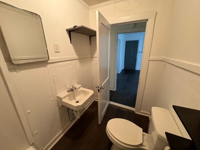 Building Photo - 3 Bedroom 1 Bath House in Columbia!