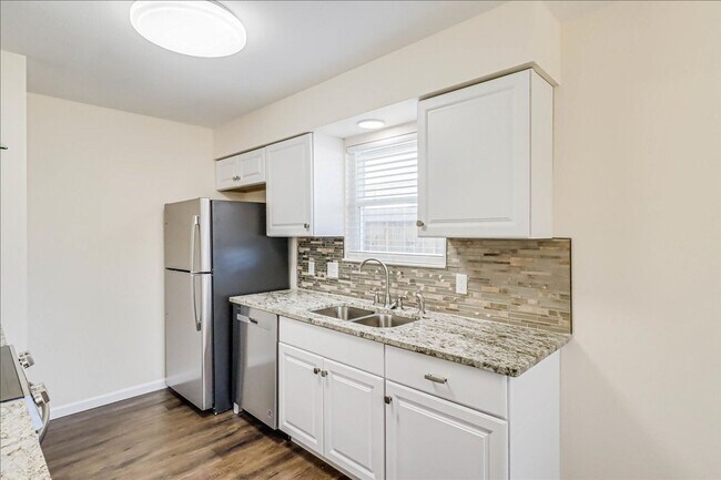 Building Photo - 7314 Ottawa Cir