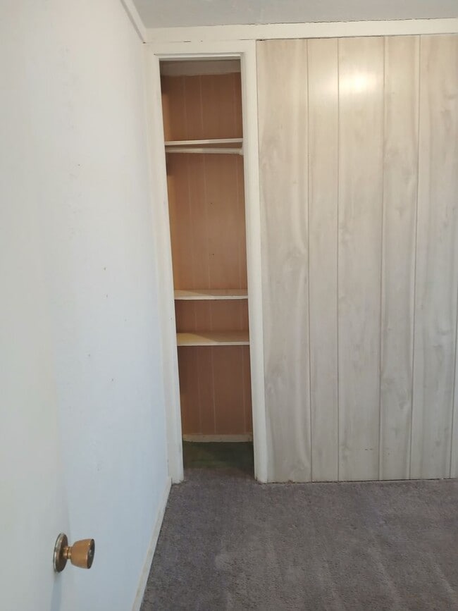 Building Photo - F237IE