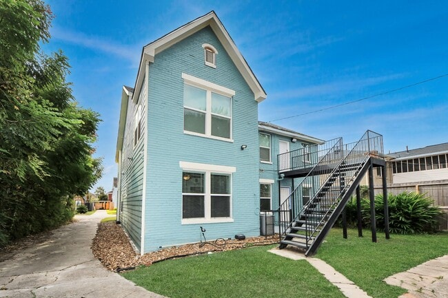 Building Photo - 2817 Truxillo St