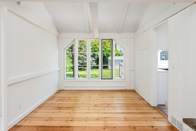Building Photo - 16 Baywater Dr