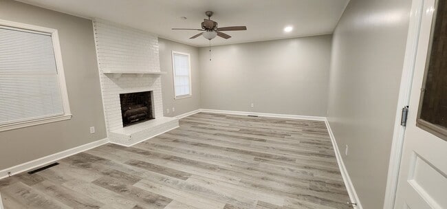 Building Photo - Charming Cul-de-Sac Home with Sunroom, Den...