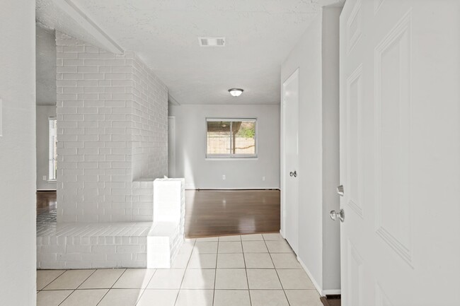 Building Photo - 24030 Silversmith Ln