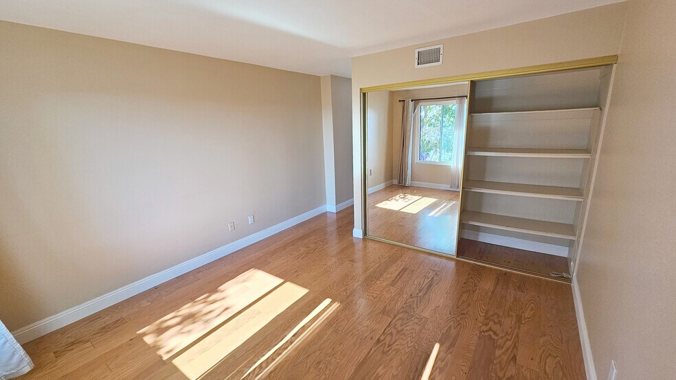 Upstairs bedroom - 18219 Hampton Ct