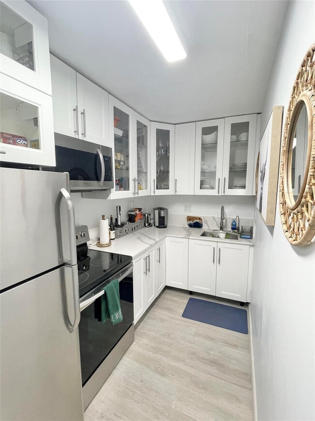 Building Photo - 3000 Riomar St