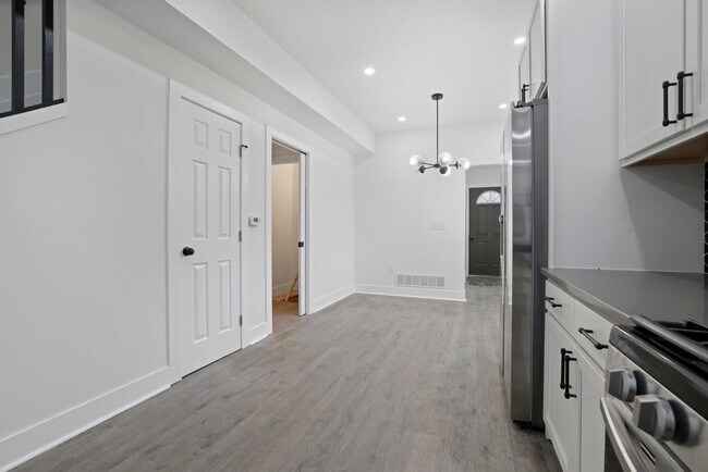 Building Photo - 272 S 22nd St