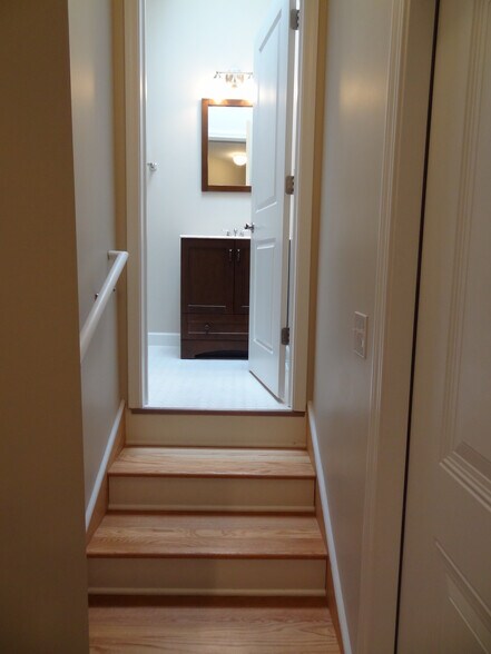 Building Photo - 1804 N Sheffield Ave