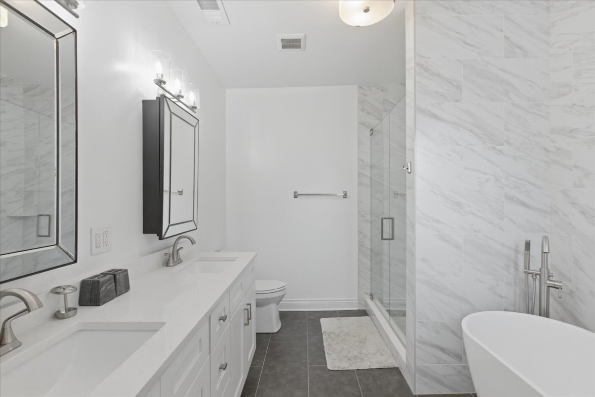 Building Photo - 1828 W Berenice Ave